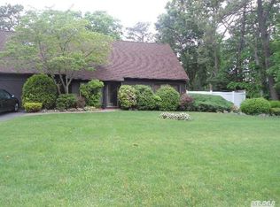76 Howe Rd, Coram, NY 11727