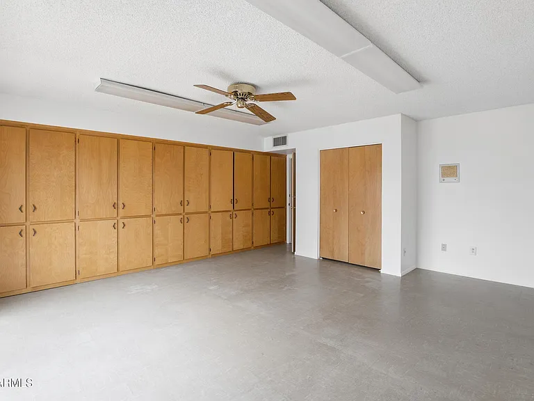 1014 E Balboa Cir — Photo 29