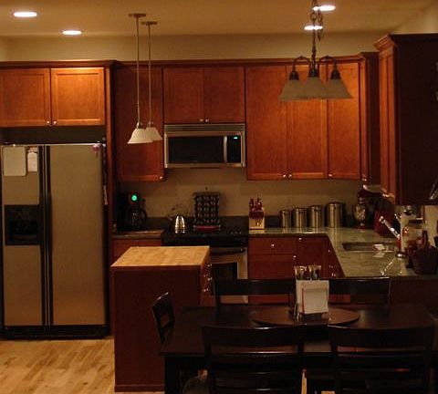 Full kitchen view w/eat in