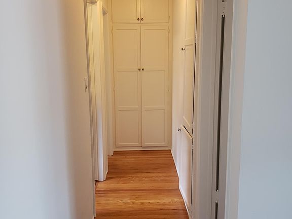 4th image of 2622 Montrose Ave