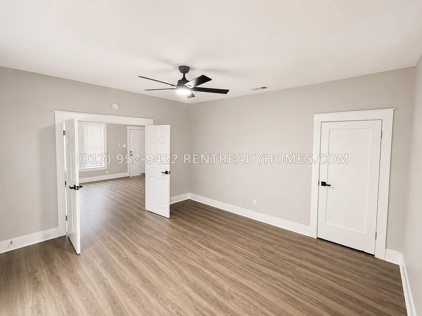 1022 E Allen Ave — Photo 3