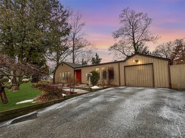 17 Ronan Road, Glen Cove, NY 11542