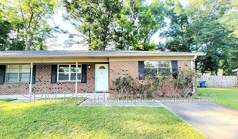 114 Mayberry Ct — Photo 1