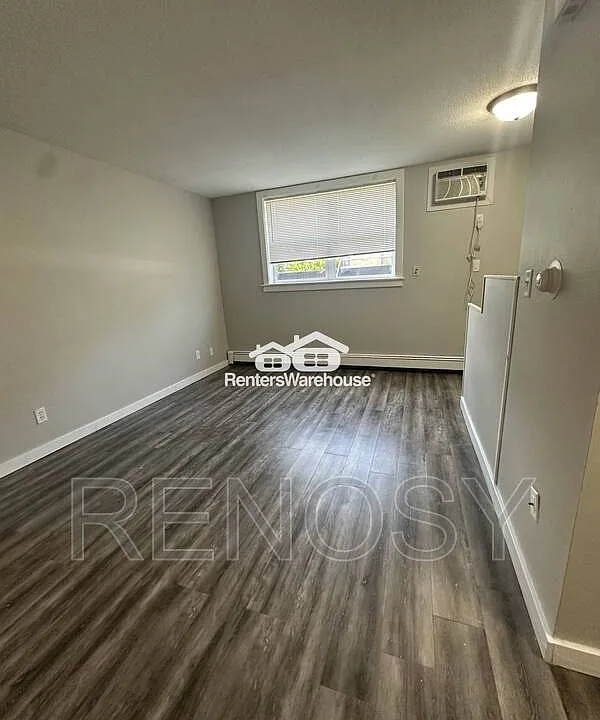 114 NW College Ave #4