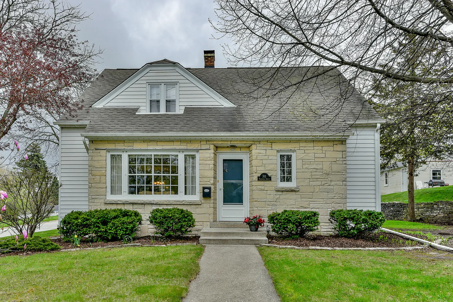 311 Frederick St photo 1