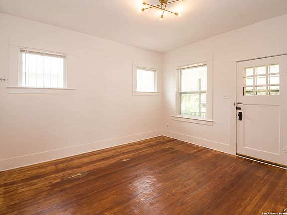 3rd image of 1418 W ASHBY PL
