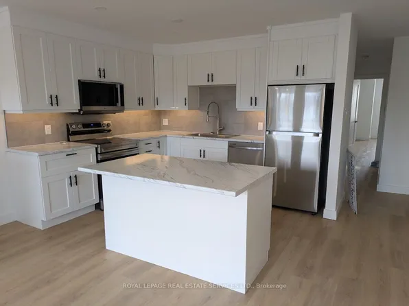 276 Lakeshore Rd E #A, Mississauga, ON L5G 1H1