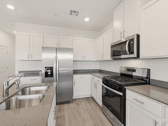 05-502 Red Lovebird-5_11022025