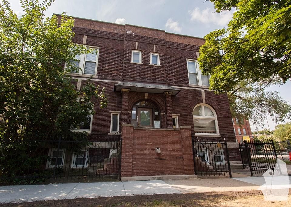 1st image of 1535 W Leland Ave #G
