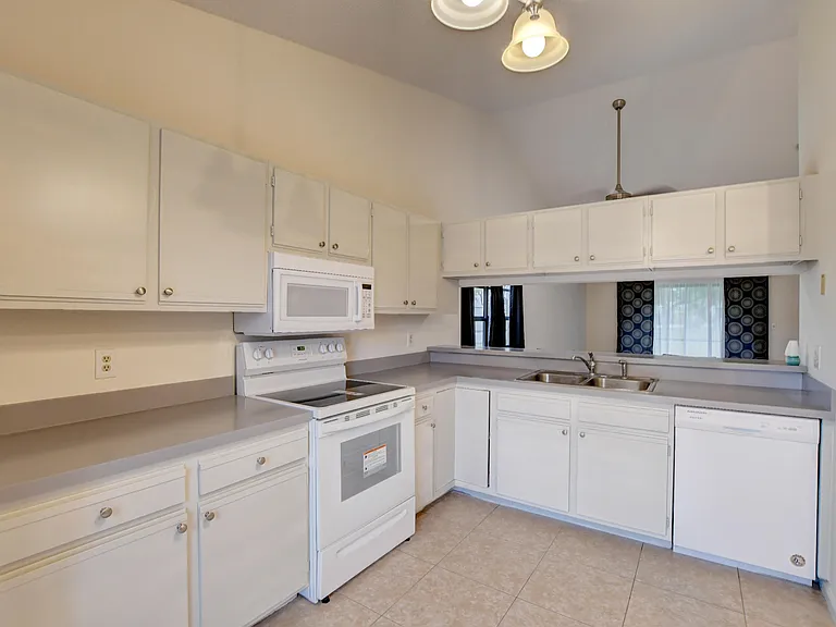 499 Hardwood Pl #H-29 — Photo 5