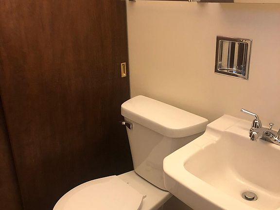 4th image of 1068 Linwood Dr