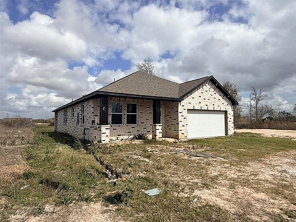 4th image of 523 Road 5844