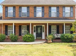 6012 Aaron Place Ln, Kernersville, NC 27284