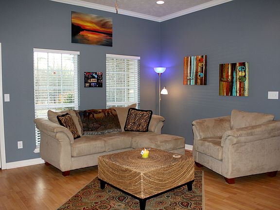2nd image of 3416 Garrett Ln