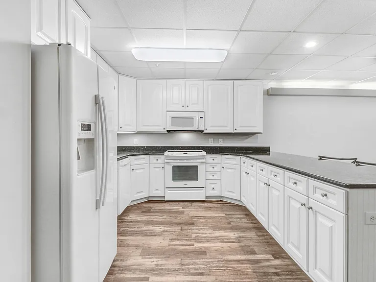118 W Mulberry St — Photo 5