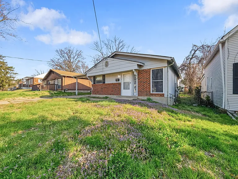 2415 Shirley Ave — Photo 4