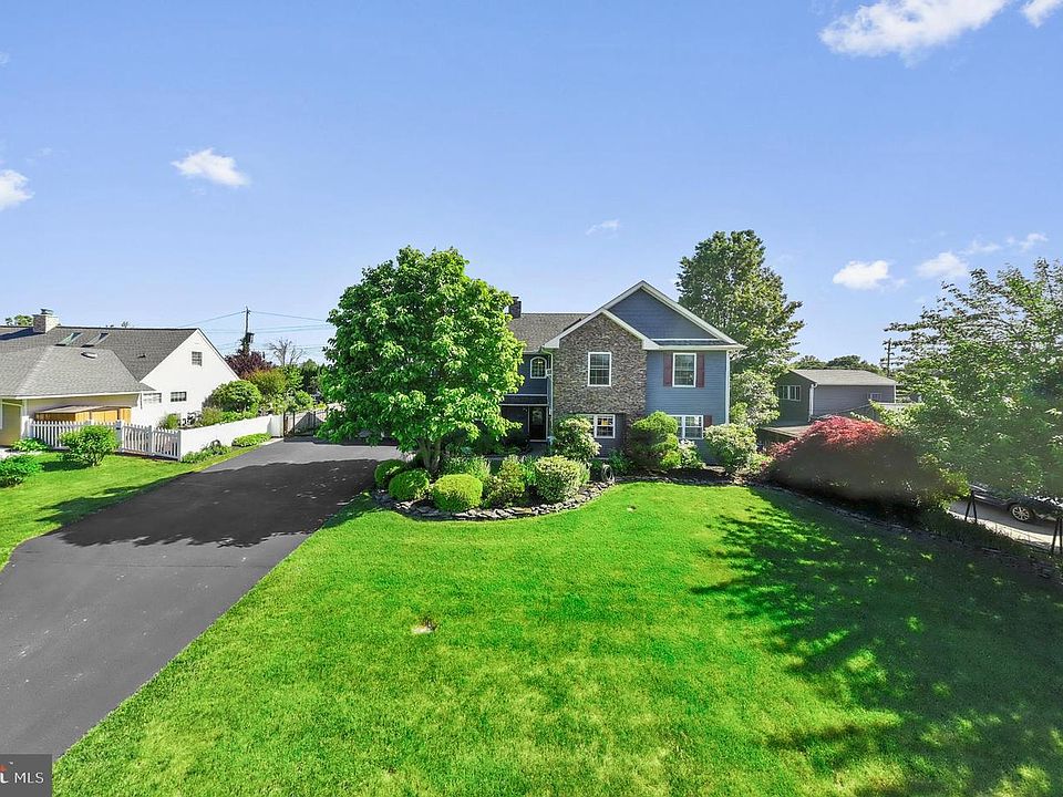 1st image of 21 Red Rose Dr
