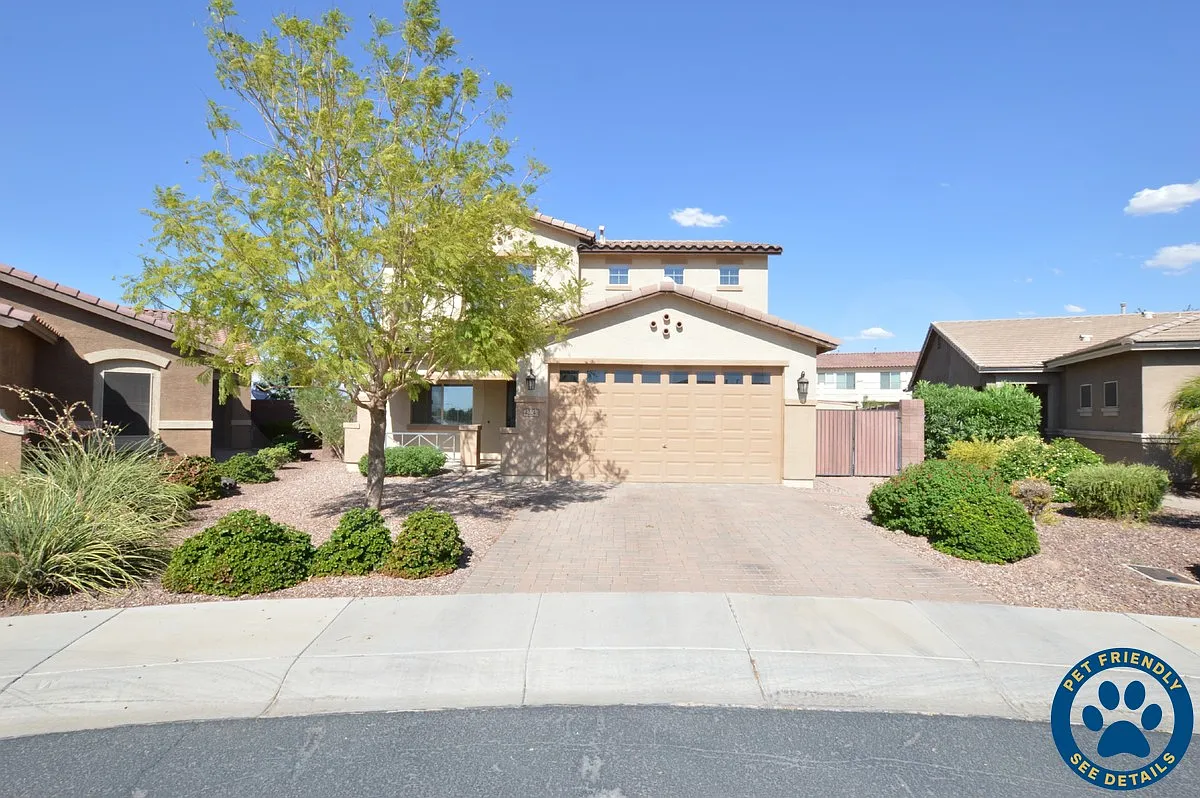 3 bed, 2.5 bath, 2443 sqft, $2,399 — Photo 1