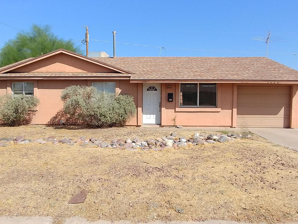 1st image of 3520 E Ludlow Dr