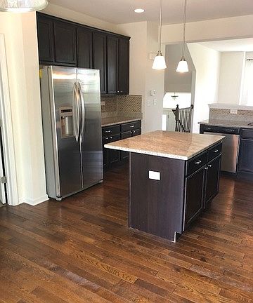 3rd image of 2547 Dunraven Ave