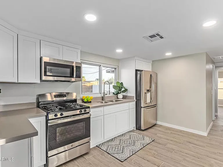 1123 N Frances St — Photo 7