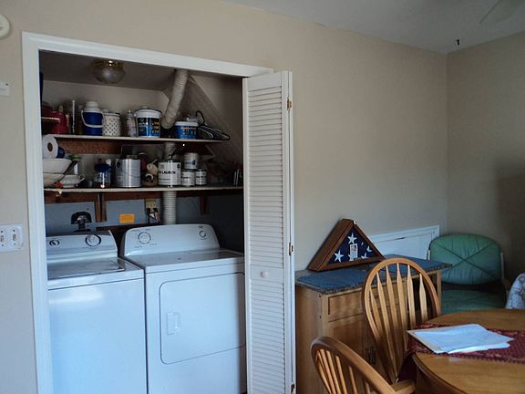 4th image of 37 Sunny Brook Cir