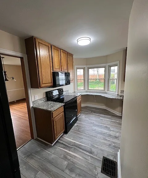 1247 Northwest Blvd — Photo 2