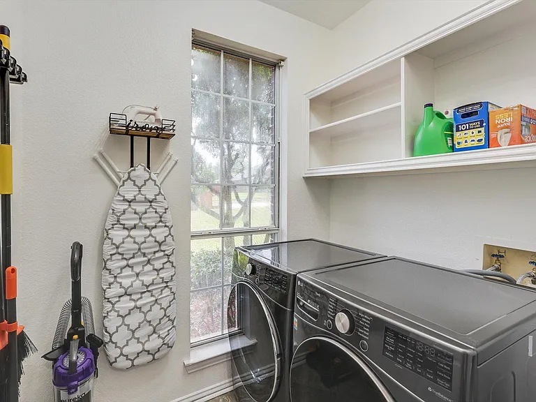 4325 Angelina Dr — Photo 34