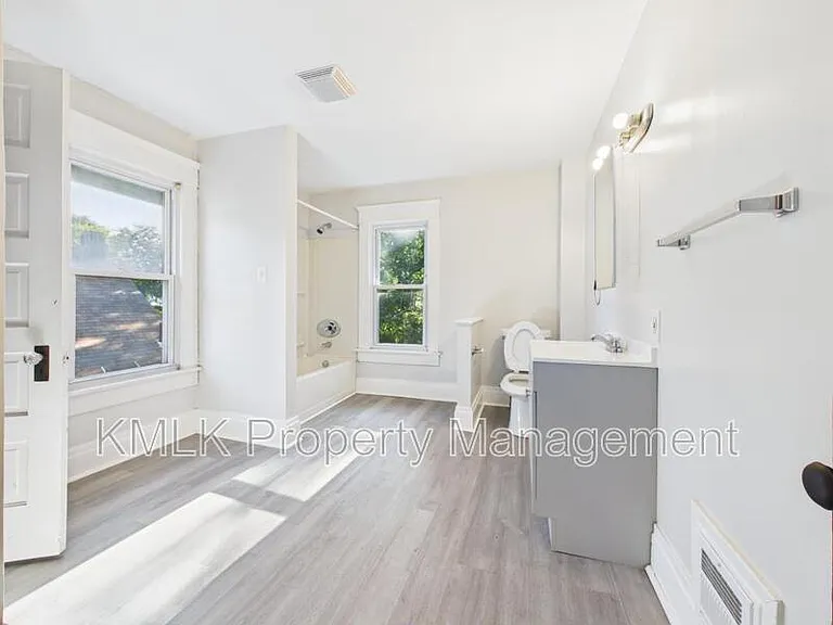 701 Kling St — Photo 25