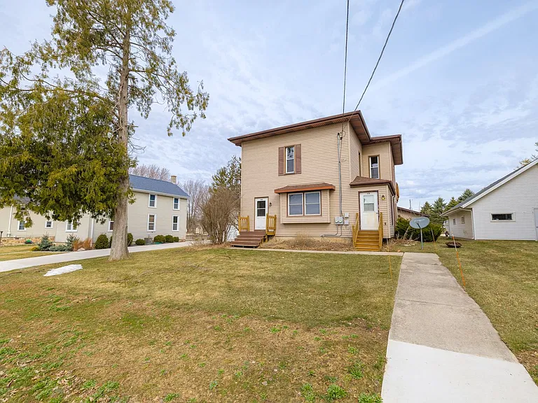 138 Martin St — Photo 2