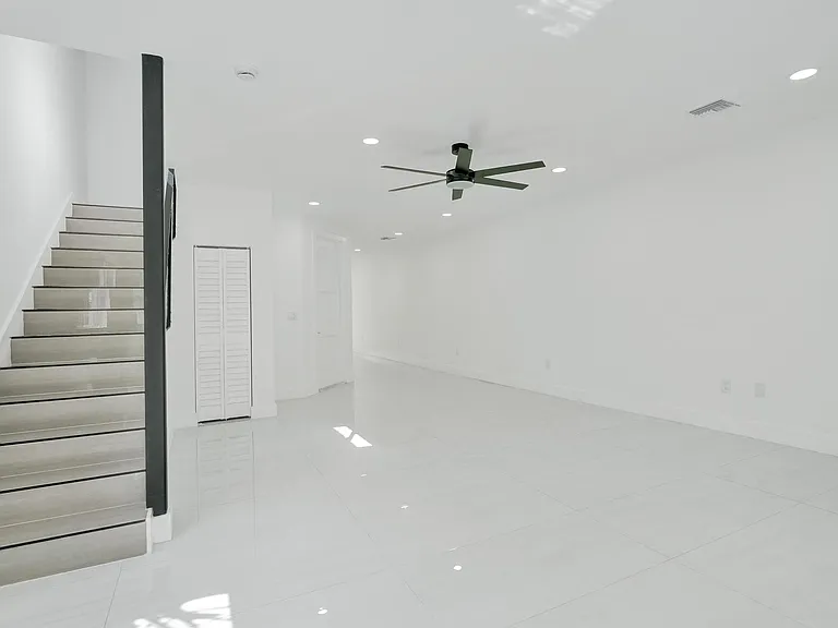 1213 W Las Olas Blvd — Photo 4