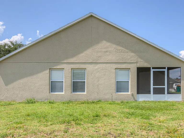 4612 Woodford Dr — Photo 15