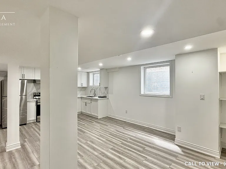 48 Temple West Cres #2 — Photo 4