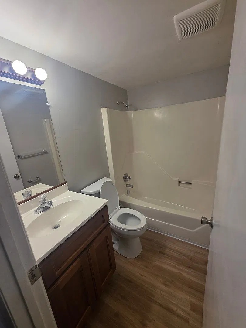 1400 W Academy St — Photo 2
