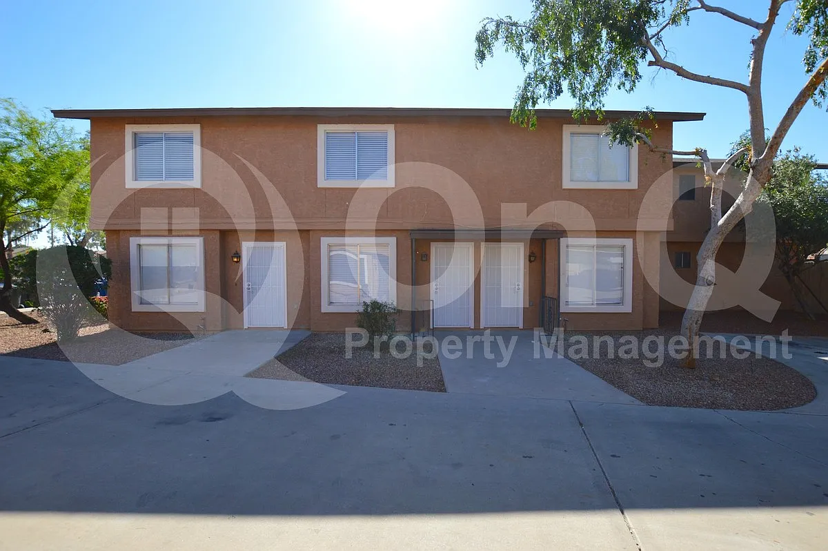 2 bed, 1.5 bath, 922 sqft, $1,499 — Photo 1