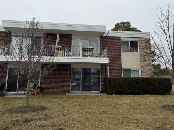 100 Deborah Ln APT A19, Wheeling, IL 60090