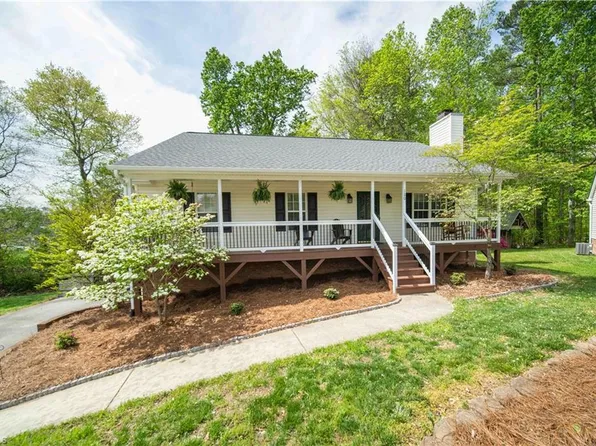 120 Windsbury Ridge Ct, Clemmons, NC 27012