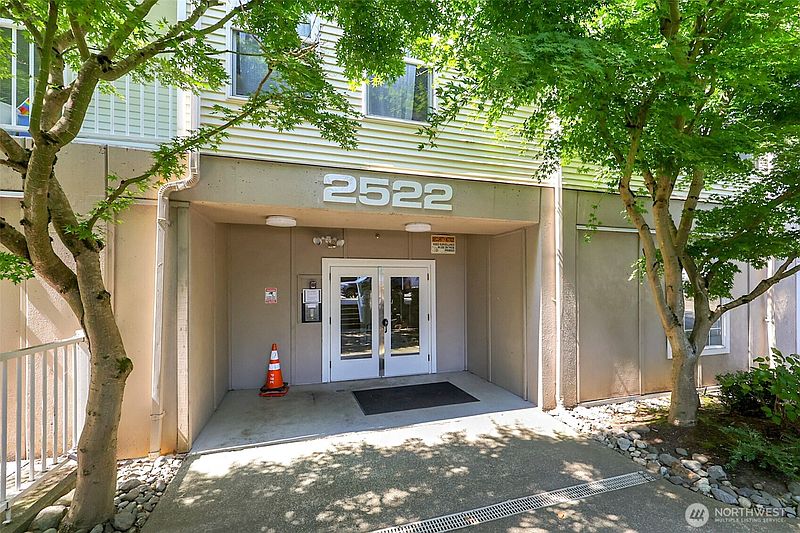 4th image of 2522 Rucker Avenue #303