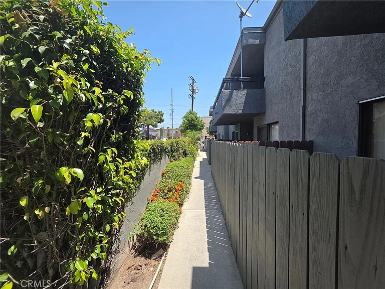 6911 Woodley Ave #106 — Photo 16