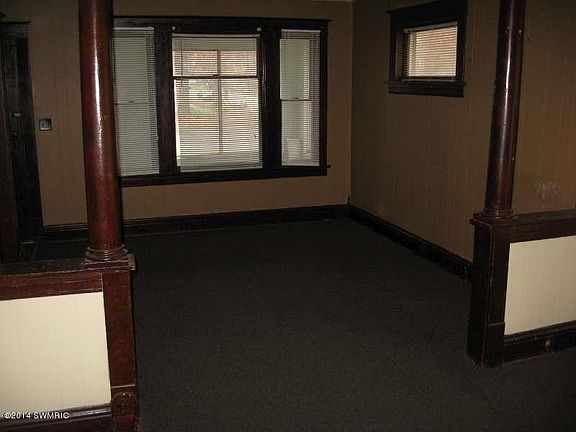 4th image of 261 E Sherman Blvd