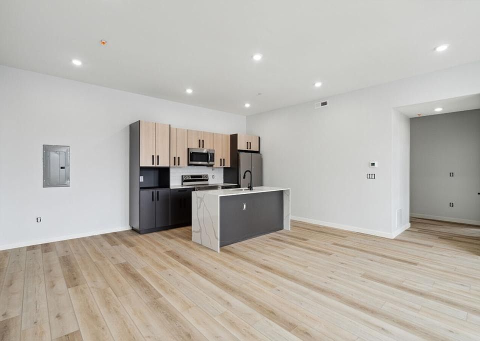 1st image of 1116 E Berks St #105