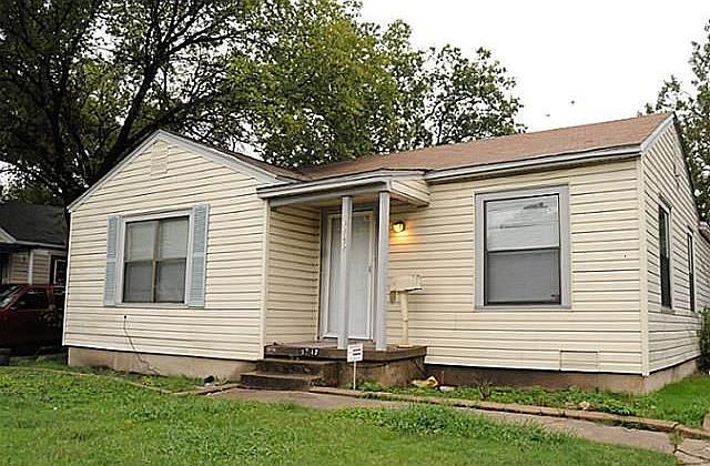 1st image of 9747 Larga Dr