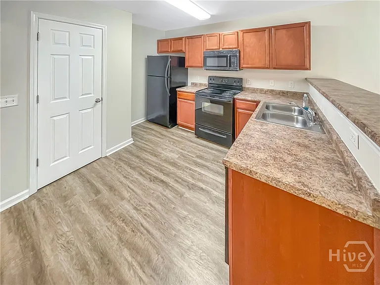 40 Transom Rd — Photo 4