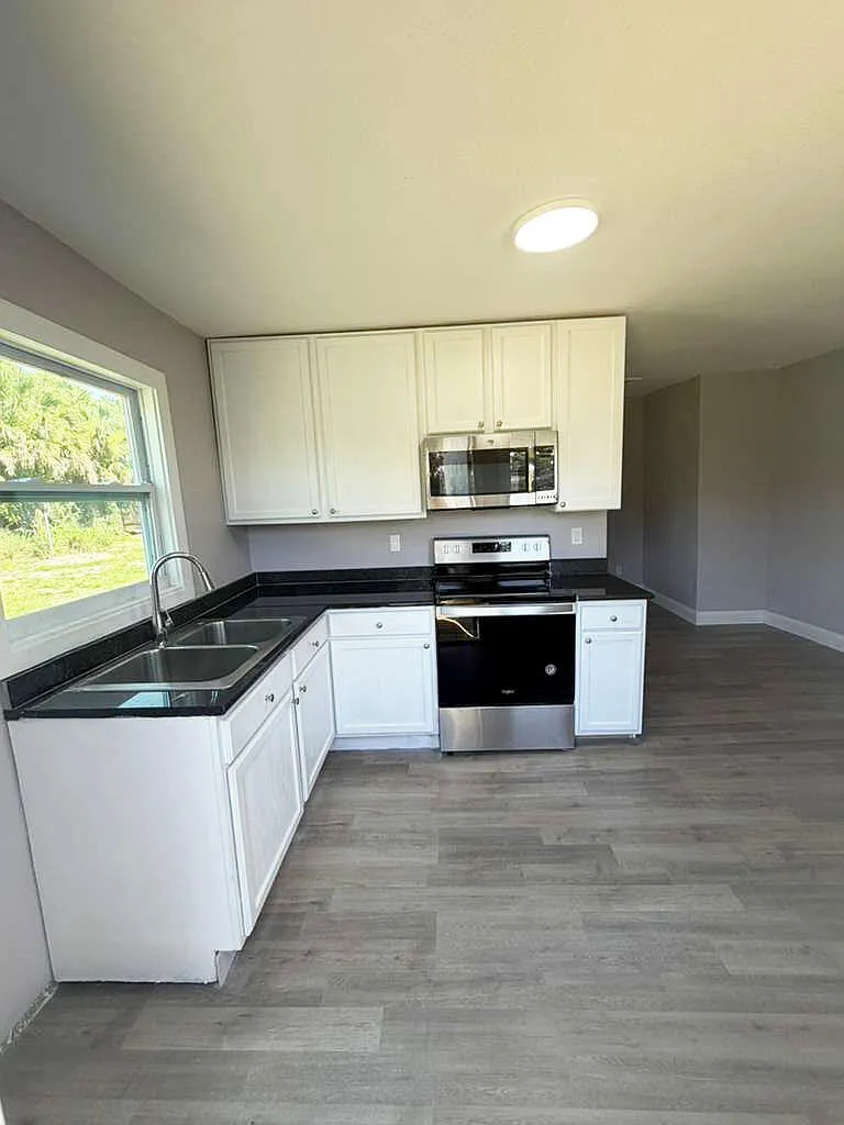 1 bed, 1.0 bath, 340 sqft, $1,250 — Photo 3