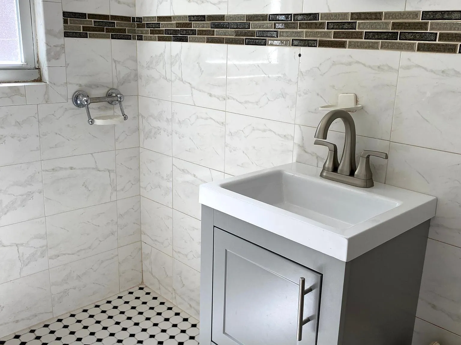 3 bed, 1100 sqft, $3,000 — Photo 4