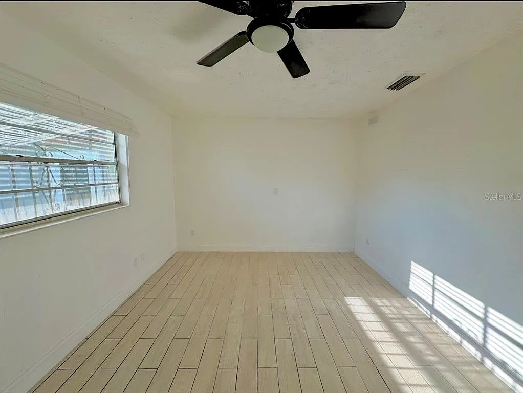 1 bed, 1.0 bath, 1880 sqft, $950 — Photo 2