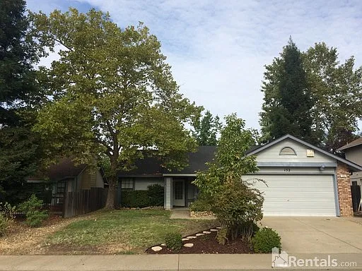 152 Arbuckle Ave photo 1