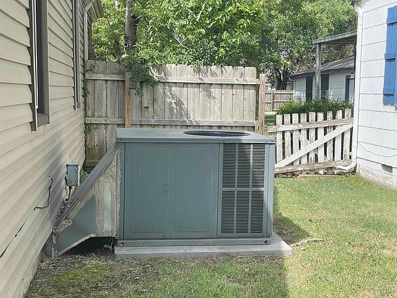 3rd image of 1406 N B St