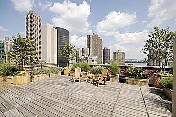 Sold by Level Group | media 12