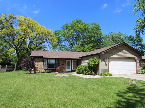 206 E Cunningham Dr, Palatine, IL 60067